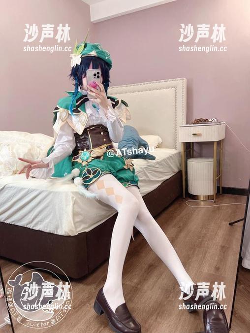 AT鲨 AT鲨的原图私拍,让吊带显得格外挑逗