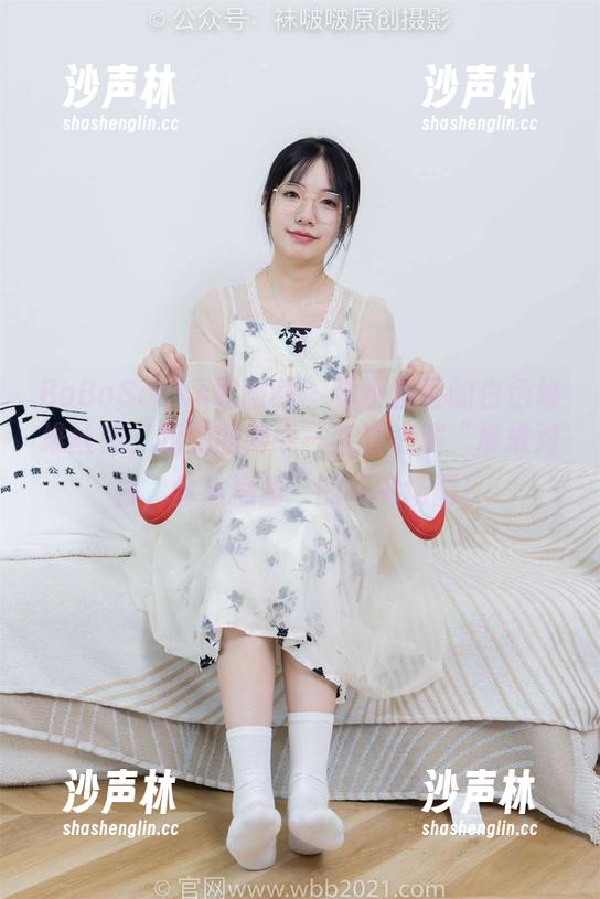 BoBoSocks袜啵啵 - 看小甜豆的白色堆堆丝袜，我的脑海中一直在上演“堆堆对白，丝袜插曲”的热闹场面！