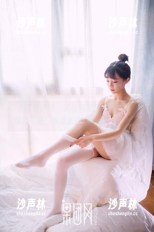 GIRLT果团网-莫雅淇 GIRLT果团网 - 莫雅淇的泳装图包,太不怕冷了吧,沙滩水波的反射,真有戏!