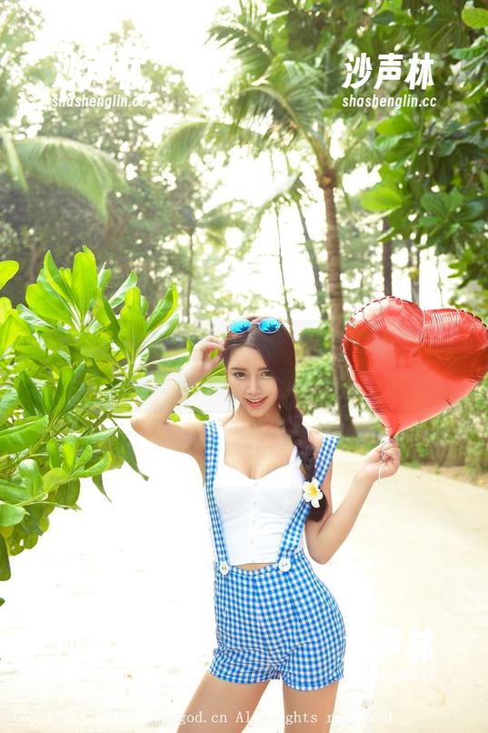 TGOD推女神 - 原图奉上，莫雅淇的礼服是妥妥的画风不统一！