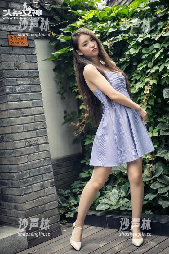 TouTiao头条女神-李丽莎 TouTiao头条女神 - 李丽莎在沙发上的“私拍”大冒险-图集之旅,谁说居家就不能尽情玩?