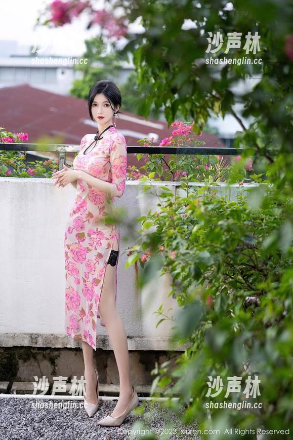 Xiuren秀人网-余贝拉bella Xiuren秀人网 - 余贝拉bella穿蓝色ol制服后的自我修养:我与图片之间,只差了一场咖啡约!