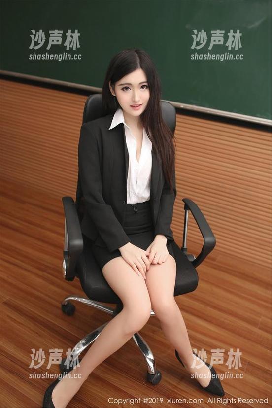 Xiuren秀人网-曦宝儿 Xiuren秀人网 - 每次翻看曦宝儿的皮衣图包,想问问她的搭配秘诀是啥啊!