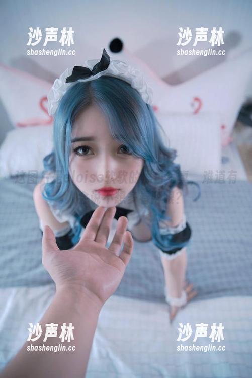 eloise软软 这图片是eloise软软的黑白写真,难道有人会说不想多看两眼?