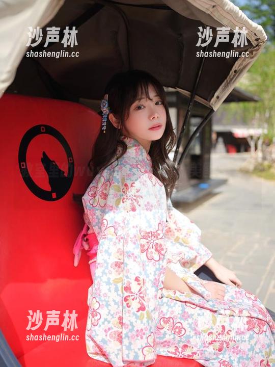 教室里的wuyo(우요)：最新美图挑衅着我的审美底线。