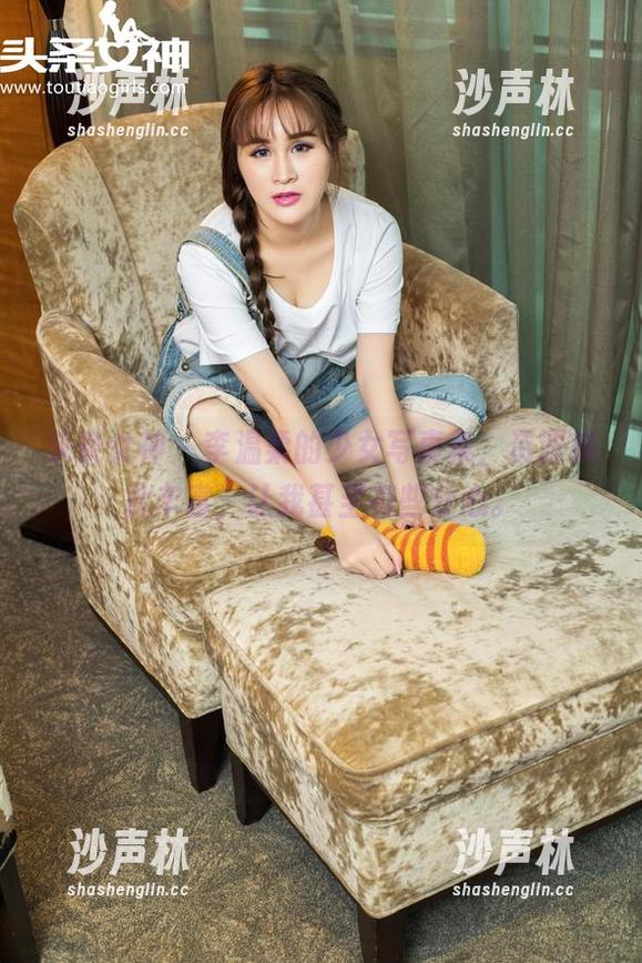 头条女神 - 李温柔的少女写真集，资源如此丰富，让我甚至有些分心。