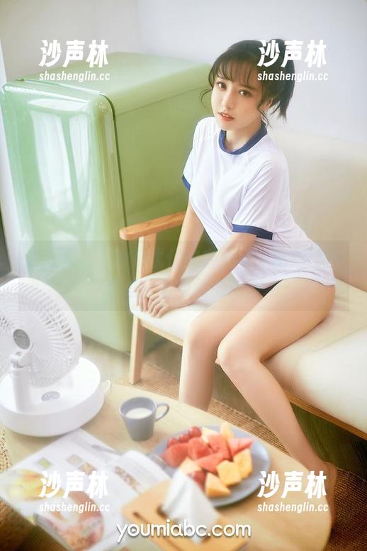 尤蜜荟 - YOYO优优的办公室，精选图片透过一层薄纱的好奇