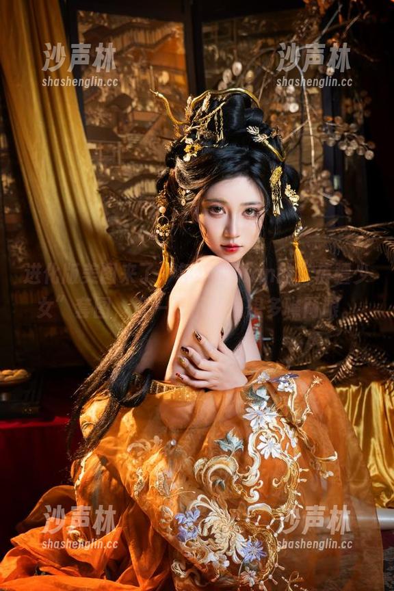 进化版美图来了，年年Nnian的“苗疆少女”套图，没一张不让我想多瞧两眼。