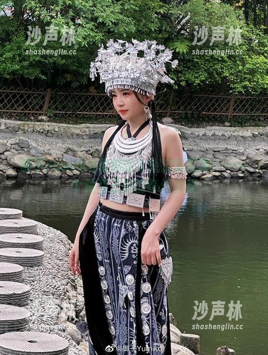 御子Yumiko 御子Yumiko和她的女仆定制写真——一个迷你王国的奇幻旅程