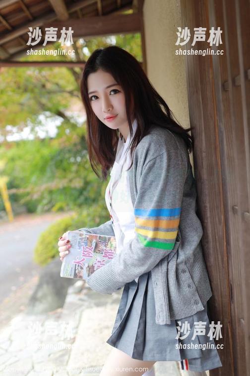模范学院-小奶瓶呜呜 模范学院 - 小奶瓶呜呜的清纯写真,图册里的眼神好奇又意外
