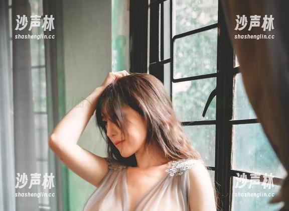樱晚gigi 樱晚gigi的私房写真——草莓微醺,心情随之飘动