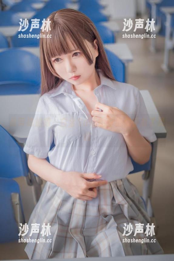 白金Saki 吊带袜加持,白金Saki的壁纸似乎有了灵魂