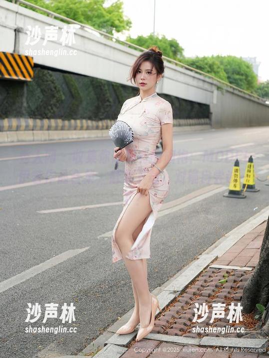 秀人网-MODEL伊若 秀人网 - 收集你想拥有的旗袍:MODEL伊若作品合集,赶紧下载,对镜自尝试一下?