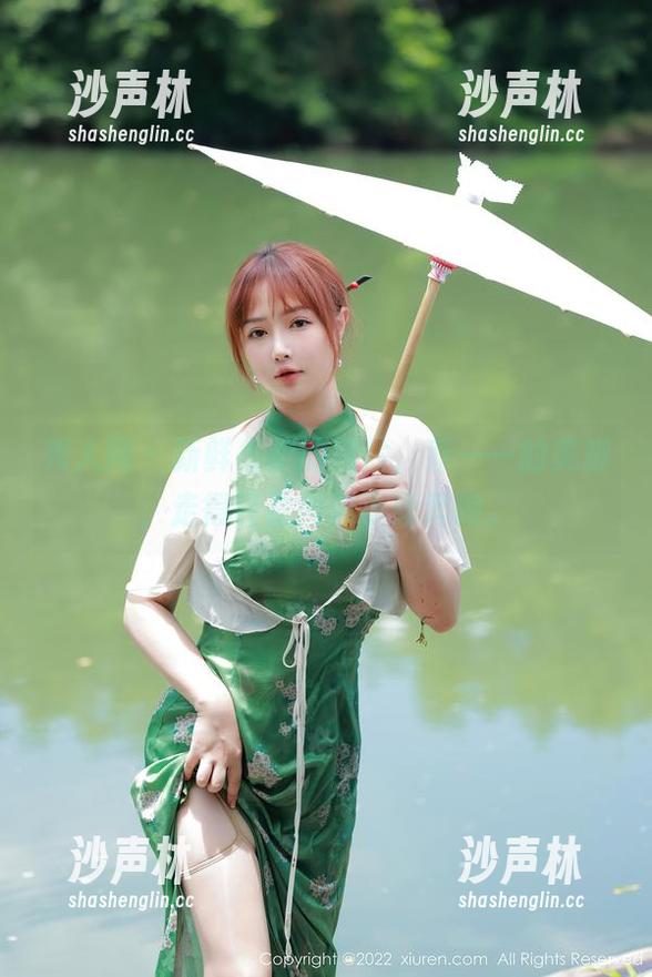 秀人网-乔一一 秀人网 - 新鲜出炉的照片,乔一一的美脚,走得轻盈得像小鹿奔跑。
