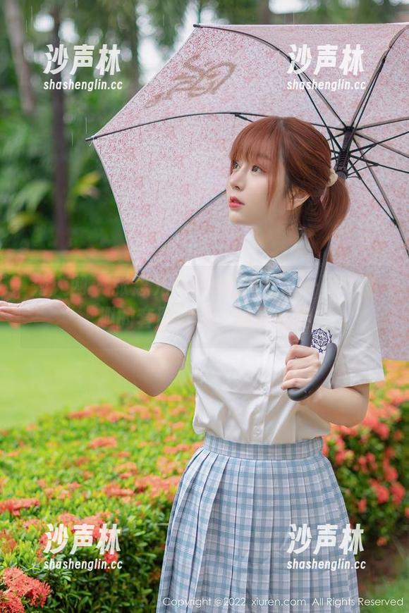 秀人网-张思允Nice 秀人网 - 张思允Nice的短裙:一次‘裙’趣的套图分享,谁能拒绝?