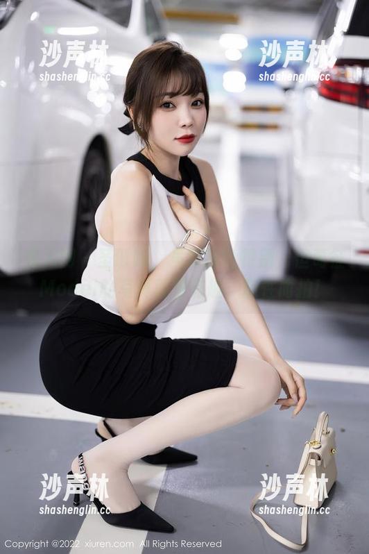 秀人网-葛征Model 秀人网 - 圣诞嘛,虽然没啥特别,但葛征Model的写真就很有趣,随性而拍!