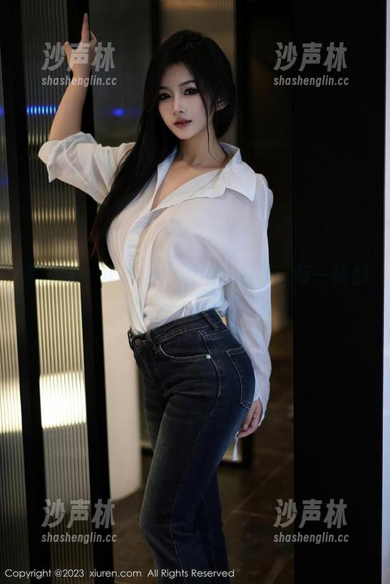 秀人网 - 软软roro的制服合集：每一帧都让我停下脚步。