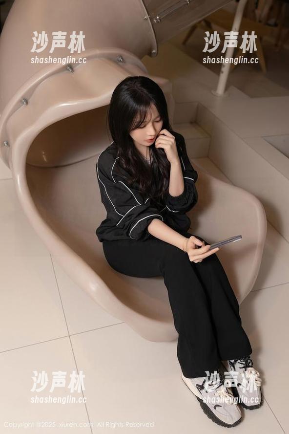 秀人网 - 陈雅漫VICKY的瑜伽套图，真不敢想她保持那个状态多久，我连脚都没法碰到地。
