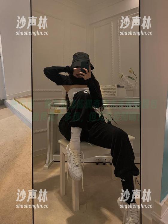 微密圈 - 粉色的猪陈佩奇穿水手服的图包，我尽量不多想，但无法控制啊！