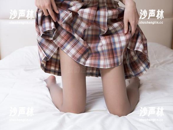 紧急企划-小恩 紧急企划 - 写真套图小恩的黑丝JK,多少小细节撕扯着我的注意力。