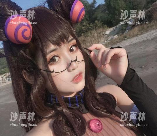 芊川一笑MNK的清纯高清图片，快来瞧，笑得连心都要突破次元壁了！
