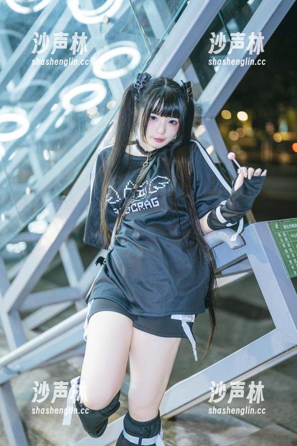 落落Raku 梳妆台前的落落Raku,婚纱照美图,随便下载一张!