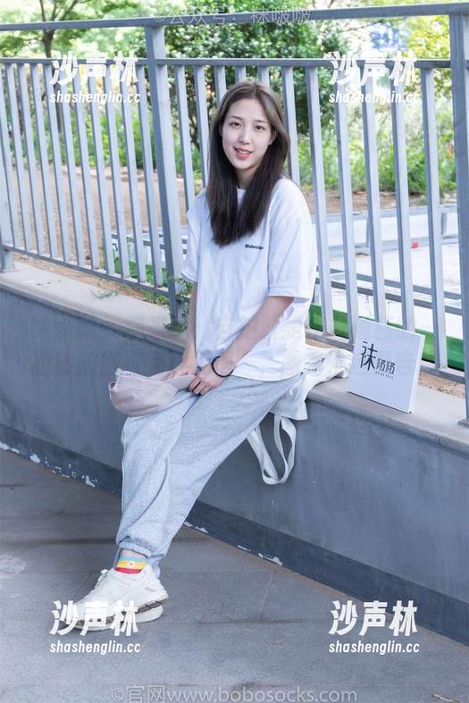 袜啵啵 - 糯米说：自拍就是把最糟糕的一面给拍得“完美无瑕”，图包精选警告！