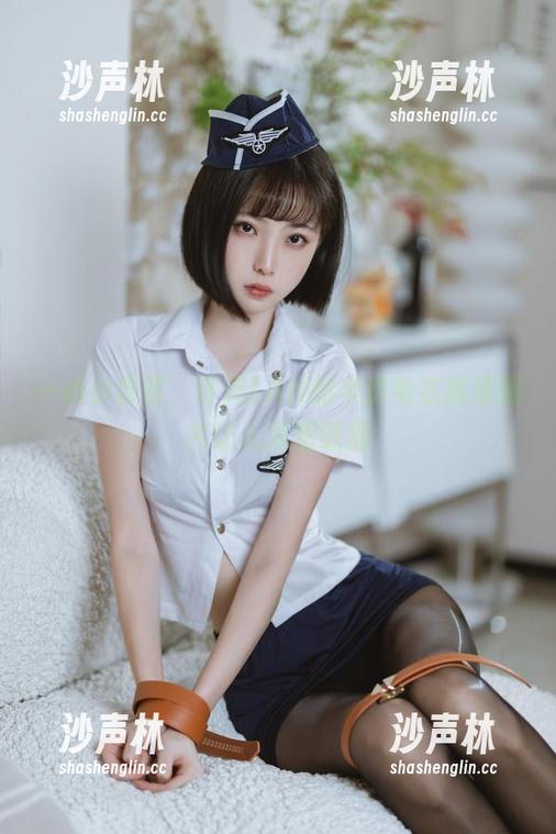 一点小含蓄，许岚LAN的半透毛衣高清照片让人浮想联翩