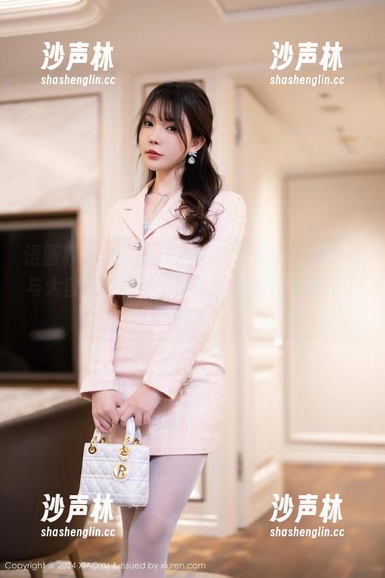 语画界 - 谈谈小沫琳的户外合集，分享她与大自然的默契，你听见那树叶的嬉闹了吗？