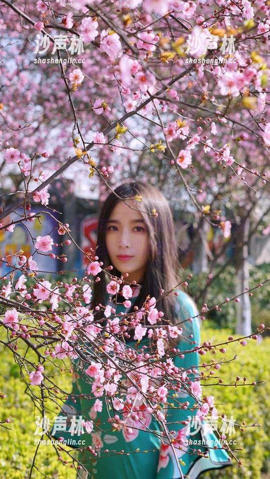 微密圈 - 图册在手，辣妈女神的红裙风暴，注意别被风吹走喔