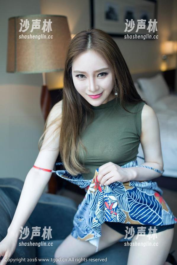 青豆客 - 颖莹儿YY校服在线，身材和我当年只用得一个词：云泥之别。