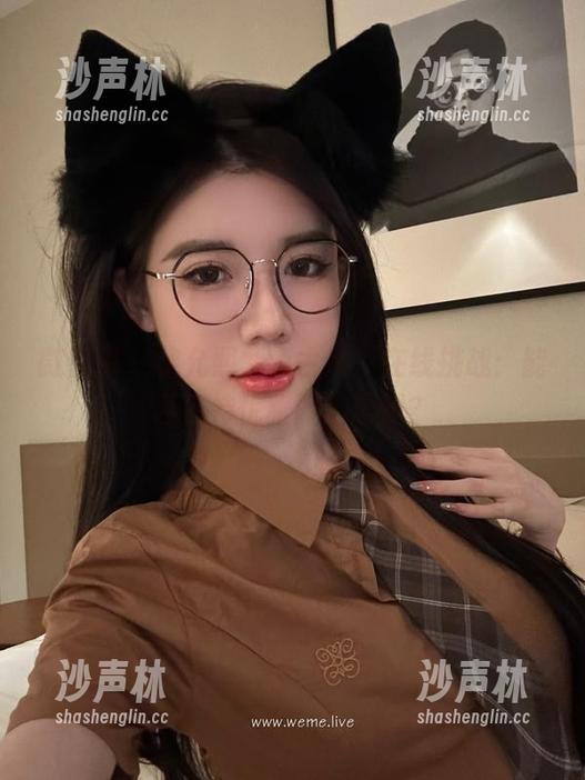 微密圈 - 黎允熙紫色古风，在线挑战：能否保持优雅而不滑倒？